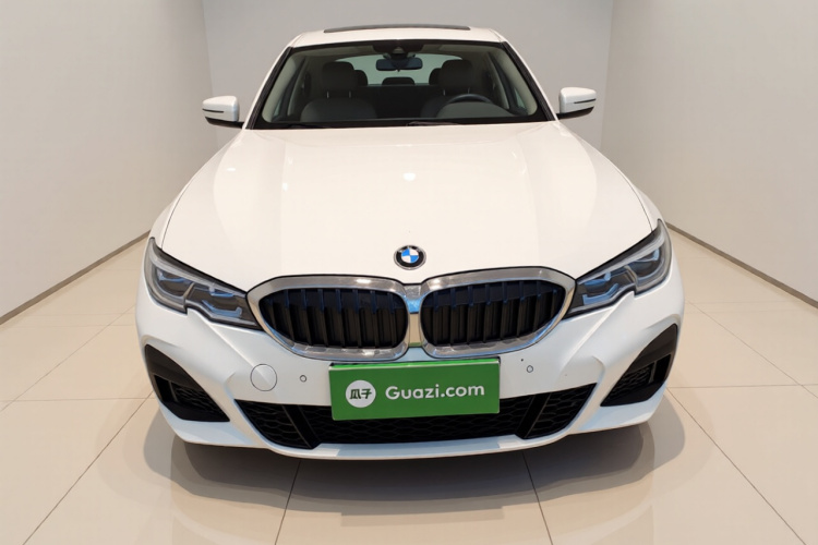 宝马3系 2022款 325i M运动套装车身外观2