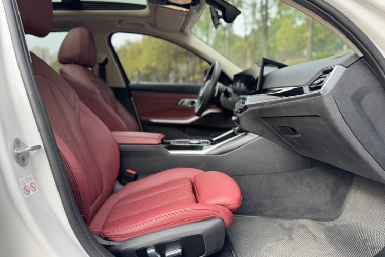 宝马3系 2023款 320Li M运动套装中控内饰7007