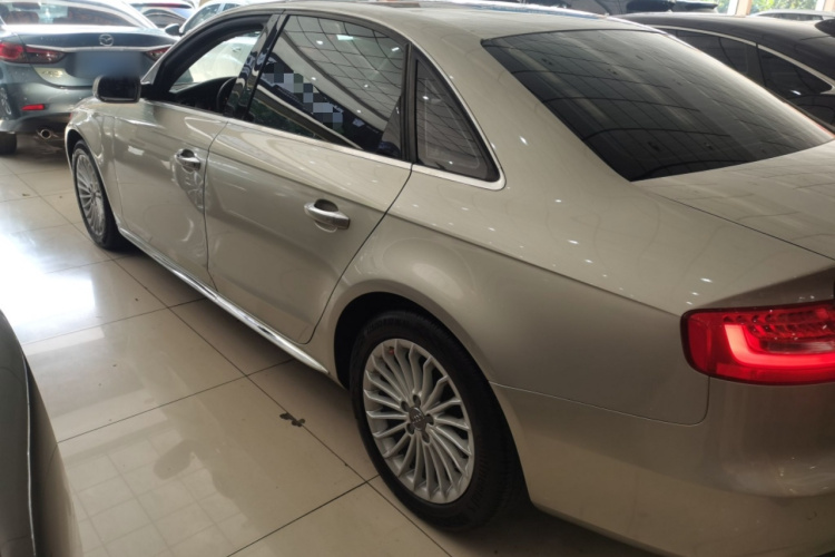 奥迪A4L 2016款 35 TFSI 典藏版 自动标准型车身外观4