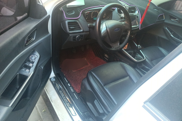 福特 福睿斯 2015款 1.5L 手动时尚型中控内饰7003