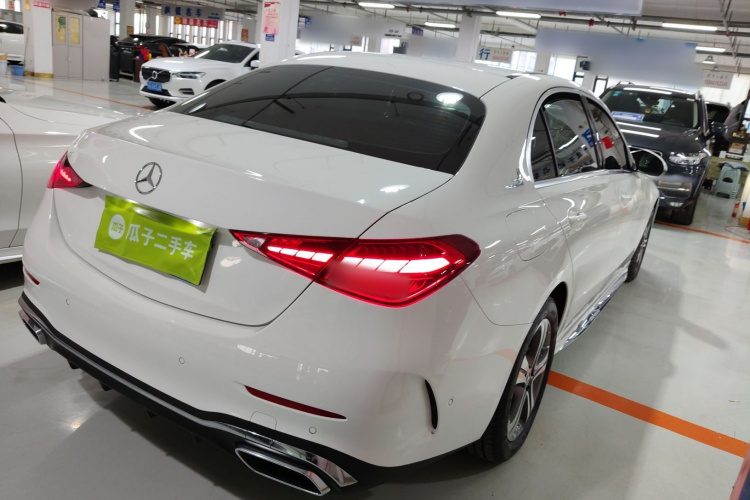 奔驰C级 2022款 改款 C 200 L 运动版车身外观7