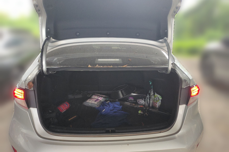 丰田 雷凌 2021款 双擎 1.8H E-CVT运动版局部细节23