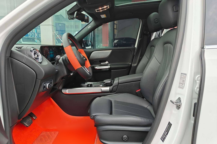 奔驰GLB 2023款 GLB 200 动感型中控内饰7002