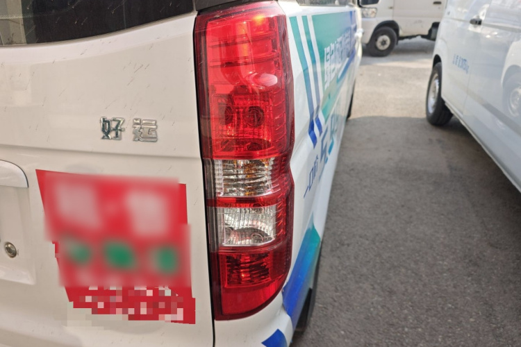 SRM鑫源 好运 2025款 启航版  弗迪42.3kWh 305km 6座车身外观9