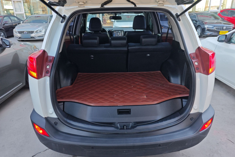 丰田 RAV4荣放 2015款 2.5L 自动四驱精英版局部细节23