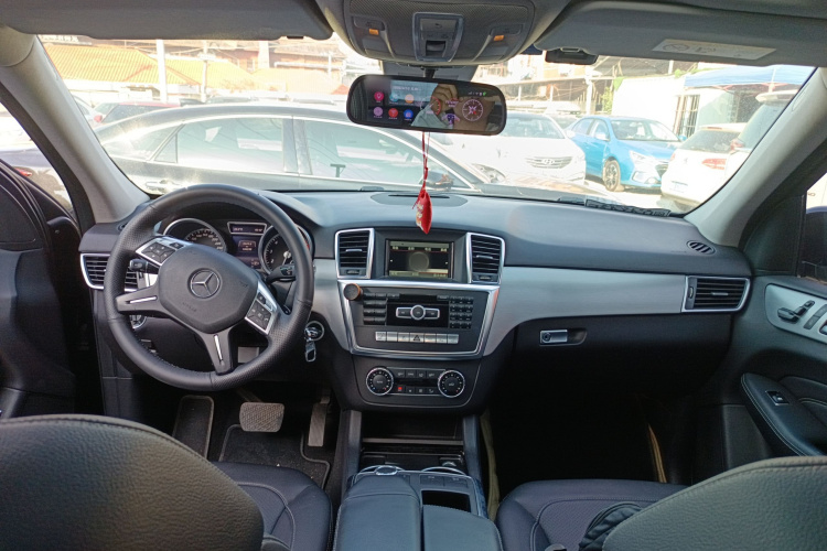 奔驰M级 2014款 ML 320 4MATIC中控内饰12