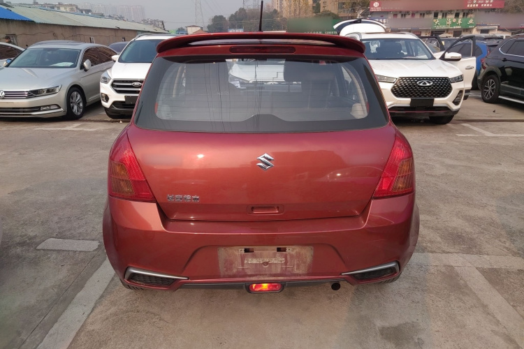 铃木 雨燕 2014款 1.3L 手动标准型车身外观6