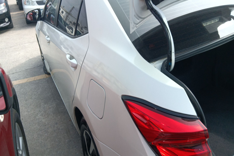 丰田 雷凌 2017款 改款双擎 1.8H GS E-CVT精英天窗版 国V车身外观6003