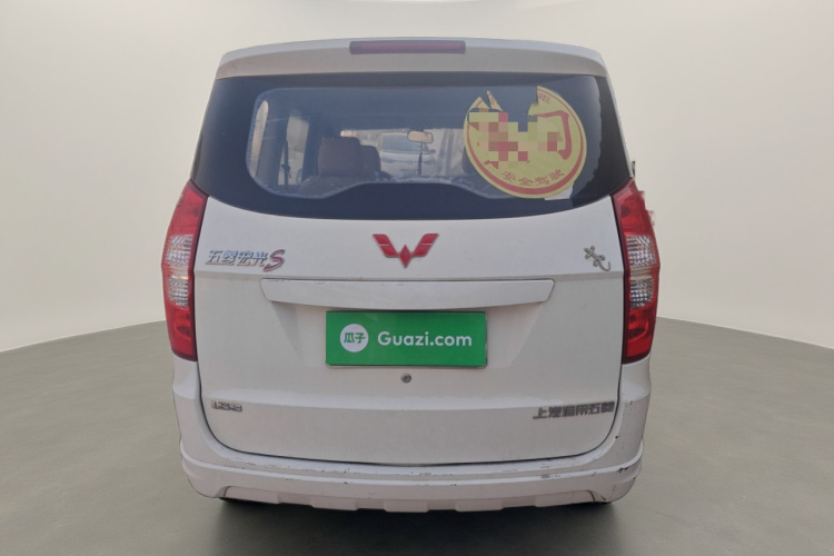 五菱汽车 五菱宏光 2016款 1.5L S舒适型车身外观6