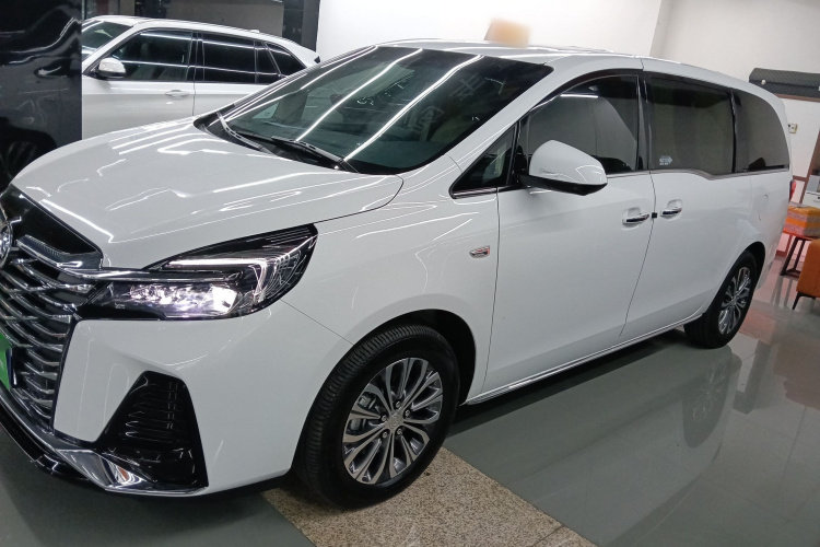 别克GL8 2023款 改款 陆上公务舱 豪华型车身外观4