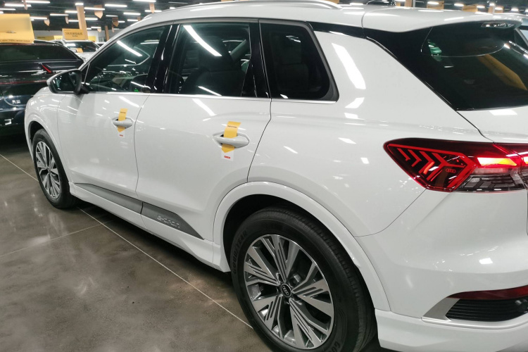 奥迪Q4 e-tron 2024款 40 e-tron 创行版车身外观4