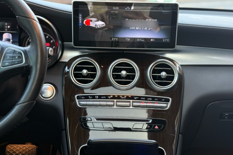 奔驰GLC 2019款 改款 GLC 260 L 4MATIC 豪华型中控内饰7010