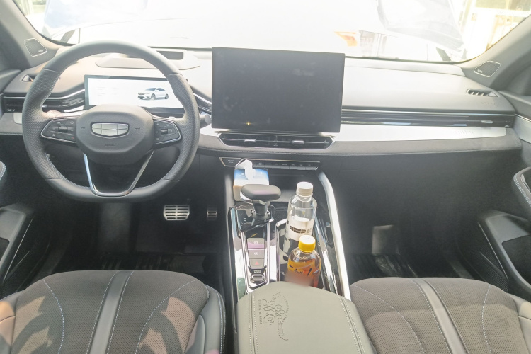 吉利汽车 星瑞 2025款 东方曜 2.0TD 望月版中控内饰7002