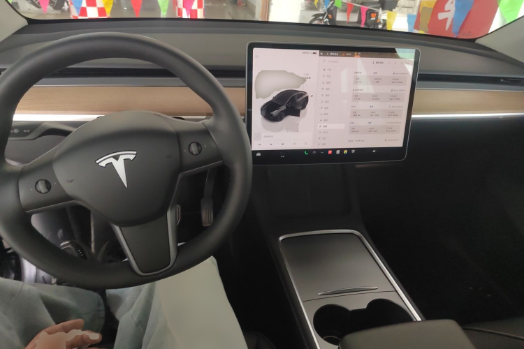 特斯拉 Model Y 2022款 后轮驱动版中控内饰12