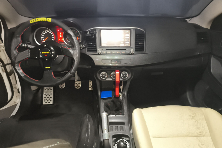 三菱 翼神 2012款 时尚版 1.8L 手动舒适型中控内饰12