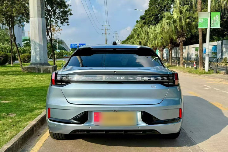 极氪001 2022款 超长续航双电机 YOU版车身外观6005