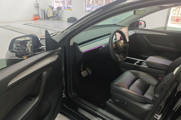 特斯拉 Model Y 2023款 高性能全轮驱动版中控内饰20