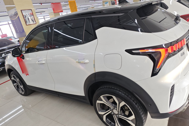 领克06 2023款 Remix 1.5T 劲Halo车身外观4