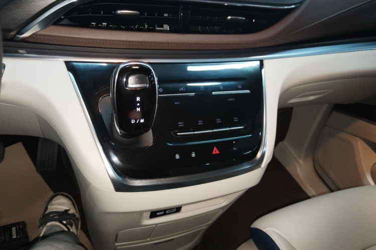 别克GL8 2023款 陆上公务舱 智享型局部细节18