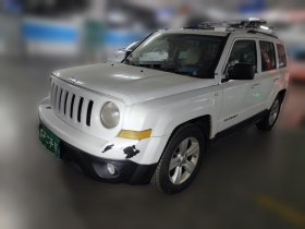 Jeep 自由客 2011款 2.4 运动版