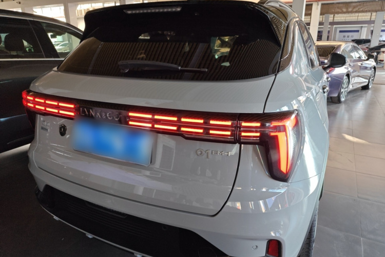 领克01 EM-P 2023款 1.5TD EM-P 晨曦版车身外观6