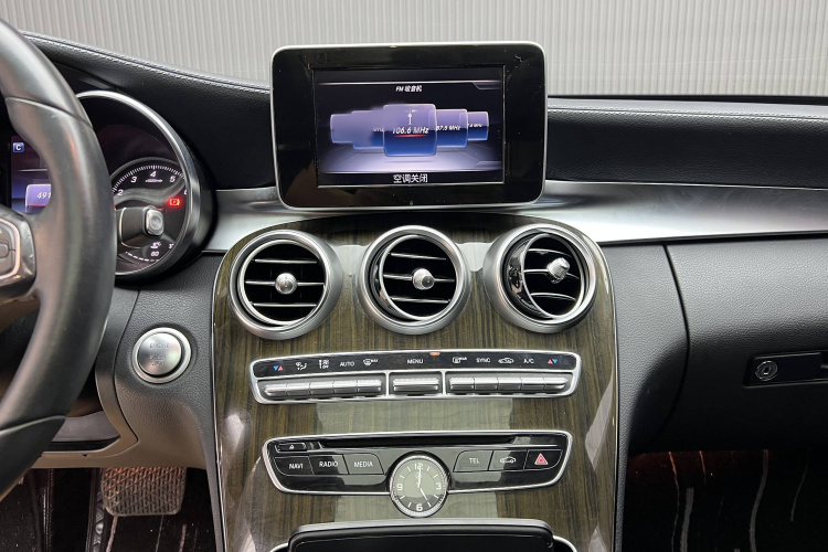奔驰C级 2016款 C 200 L中控内饰7004