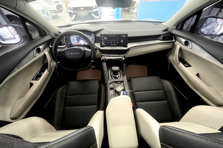 领克06 EM-P 2022款 PHEV 84KM续航版 Pro中控内饰7014