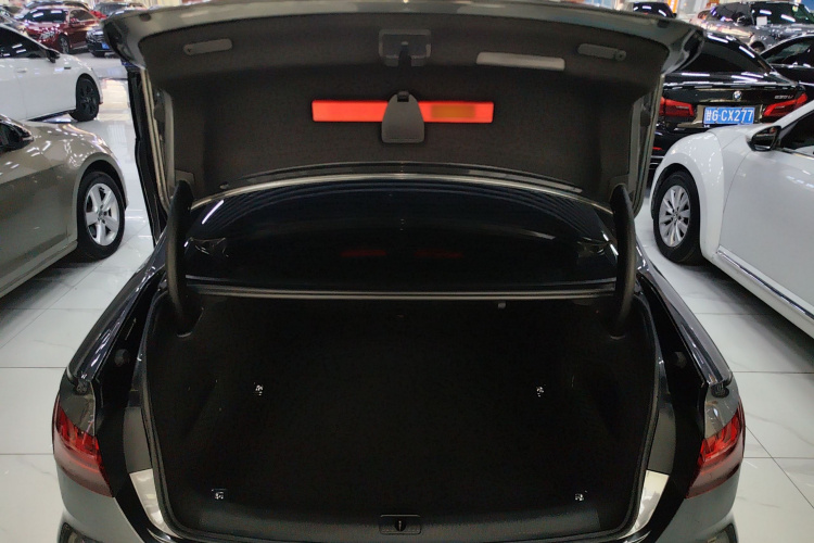 奥迪A4L 2024款 40 TFSI quattro RS套件燃速型机舱底盘23