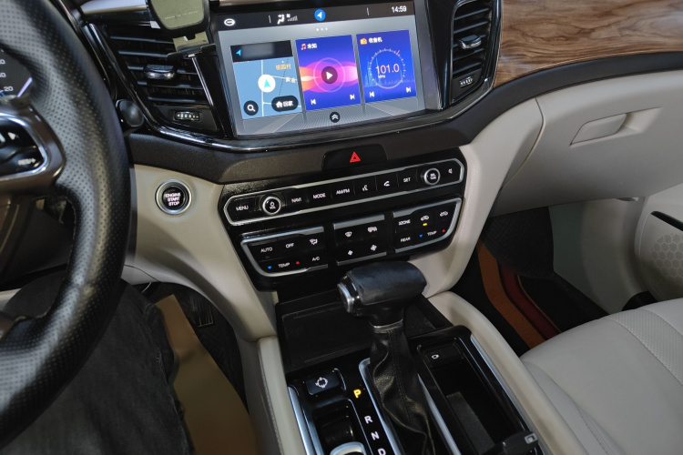 广汽传祺 传祺GS8 2017款 320T 两驱豪华智联版（七座）局部细节16