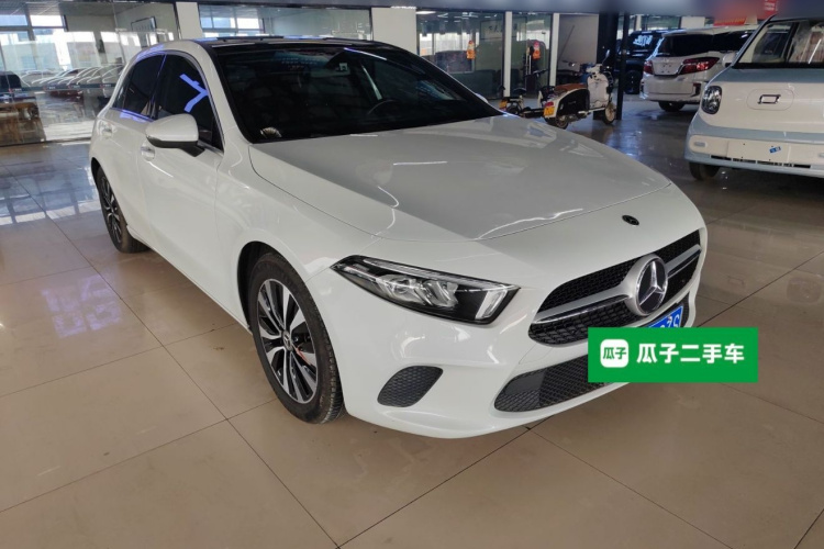 奔驰A级(进口) 2021款 A 200 动感型车身外观3