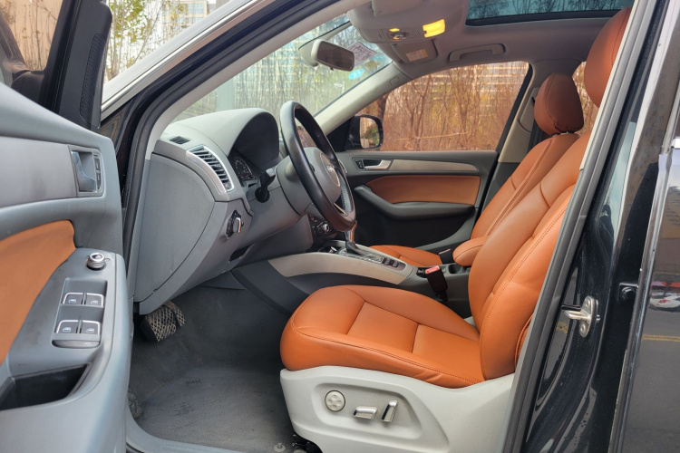 奥迪Q5 2013款 40 TFSI 进取型中控内饰7005
