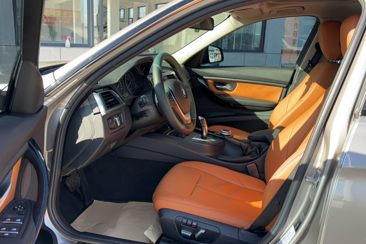 宝马3系 2016款 320Li 进取型中控内饰7001