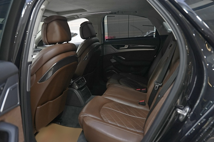 奥迪S8 2013款 S8 4.0TFSI quattro中控内饰7002