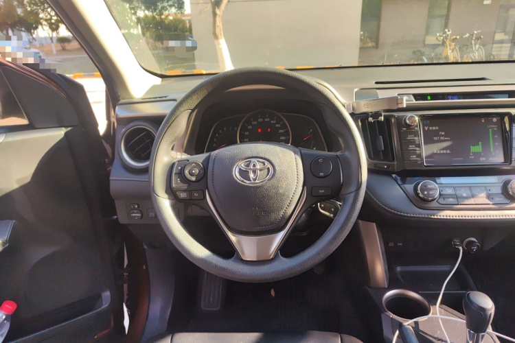 丰田 RAV4荣放 2015款 2.0L CVT两驱风尚版中控内饰13