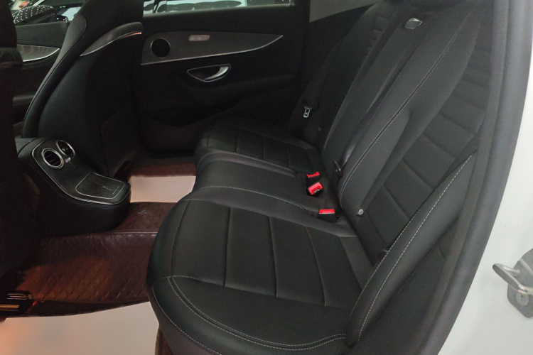 奔驰E级 2021款 E 300 L 运动时尚型中控内饰7003