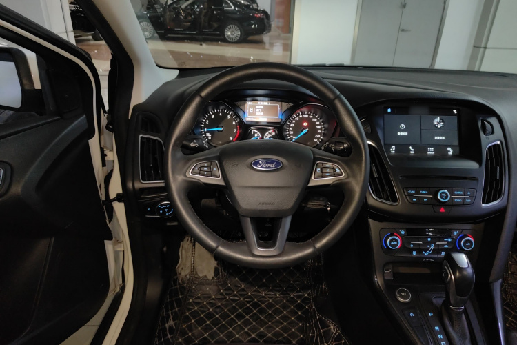 福特 福克斯 2018款 两厢经典 EcoBoost 180 自动精英型中控内饰13