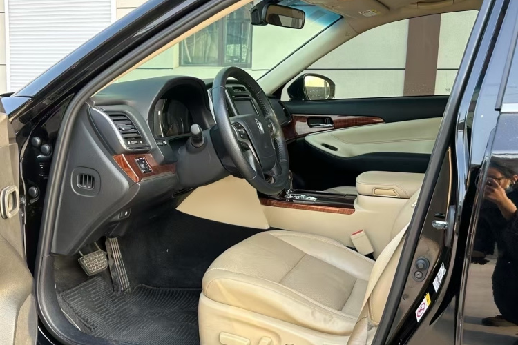 丰田 皇冠 2015款 2.0T 时尚版局部细节19