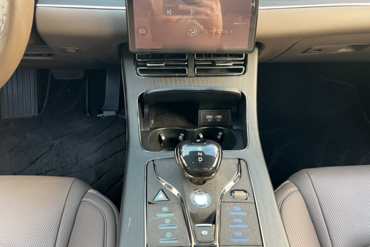 比亚迪 汉 2020款 DM 四驱性能版尊贵型局部细节18