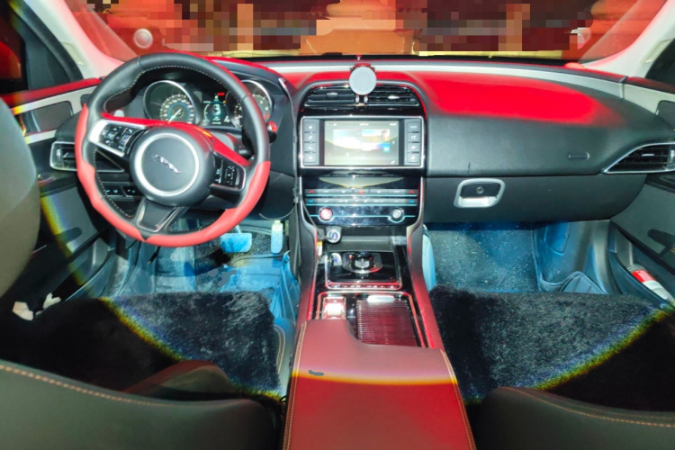 捷豹XEL 2018款 2.0T 200PS 豪华版中控内饰12