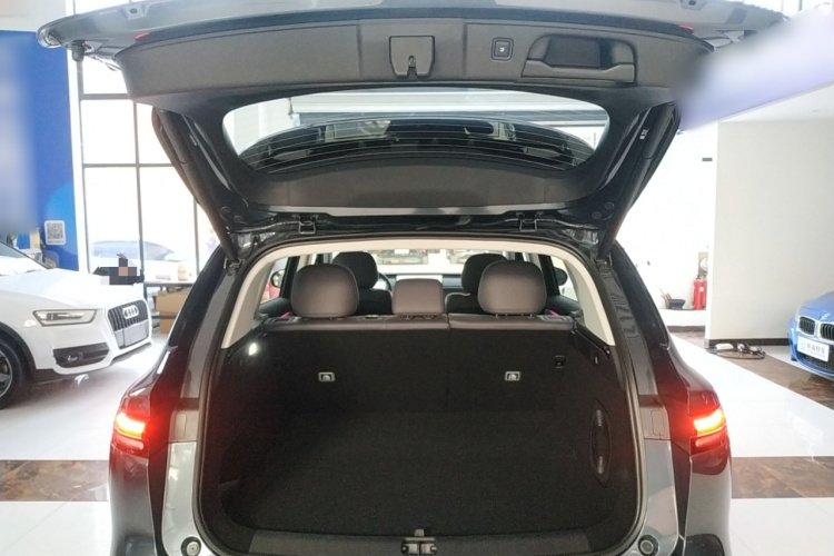 零跑汽车 零跑C10 2026款 605悦享版机舱底盘23