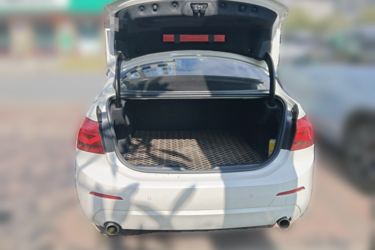 宝马1系 2020款 120i 时尚型中控内饰23