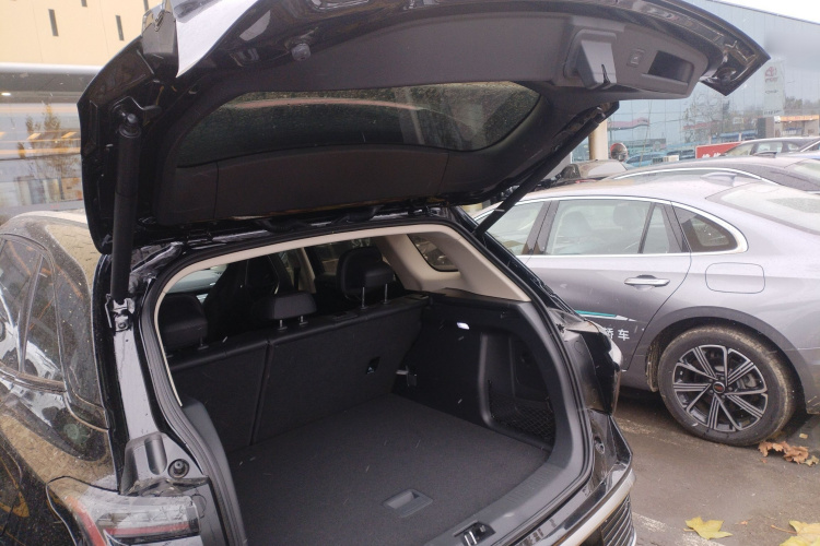 红旗HS3 PHEV 2024款 PHEV 115km 劲为版机舱底盘23