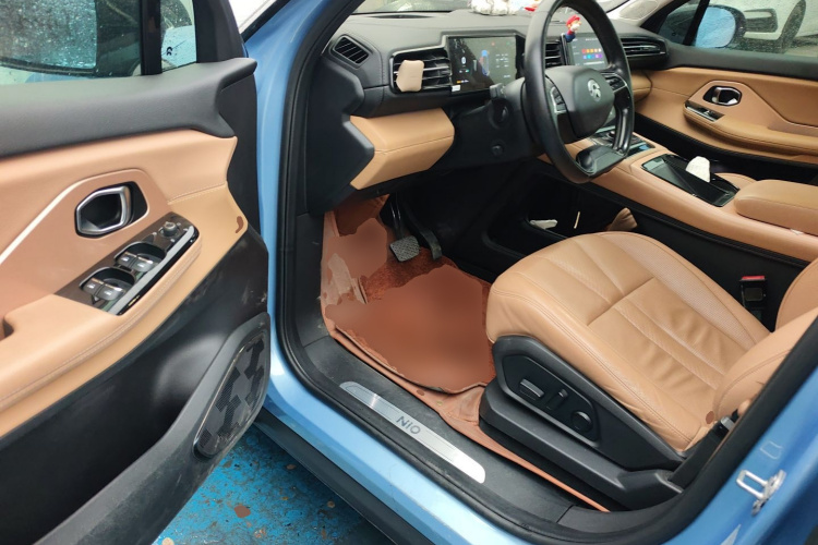 蔚来ES8 2018款 355KM 基准版 七座版中控内饰7003