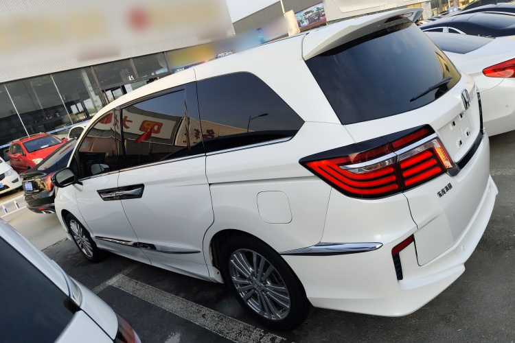 本田 艾力绅 2016款 2.4L 舒适版车身外观4