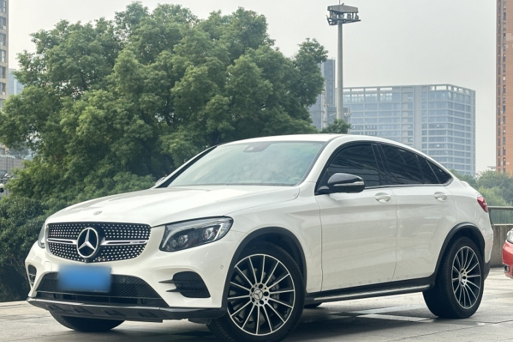 奔驰GLC轿跑 AMG 2017款 AMG GLC 43 4MATIC 轿跑SUV车身外观1