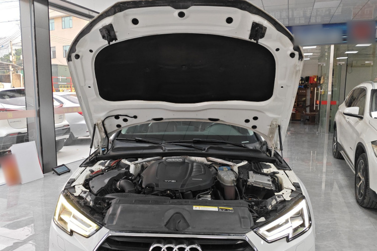 奥迪A4L 2017款 40 TFSI 时尚型机舱底盘24