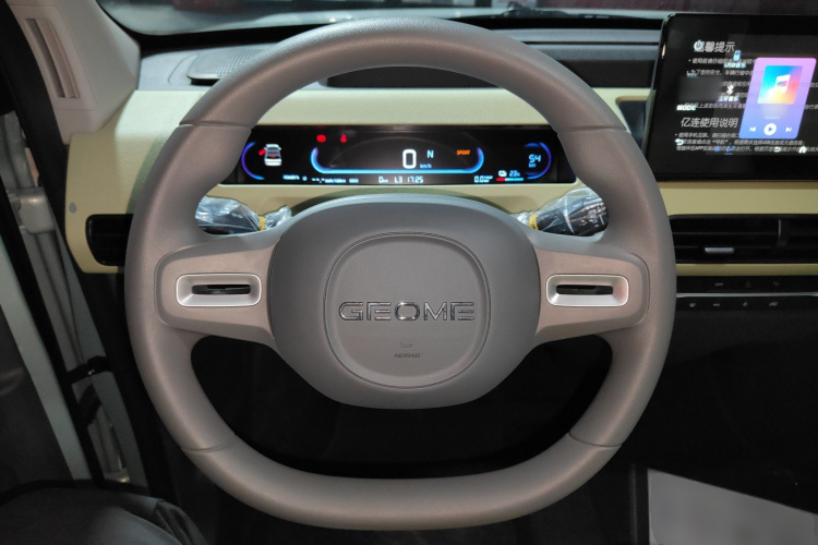 吉利银河 2024款 熊猫mini 200km 耐力熊中控内饰13