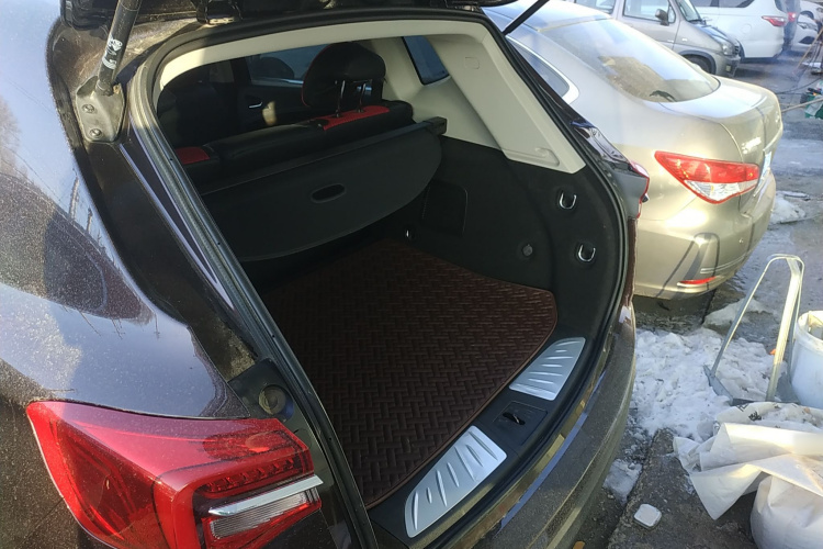 别克 昂科威 2020款 20T 两驱精英型机舱底盘23