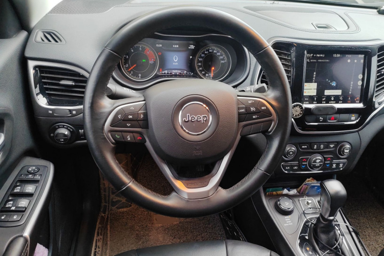 Jeep 自由光 2019款 2.0T 四驱探享版 国VI中控内饰13
