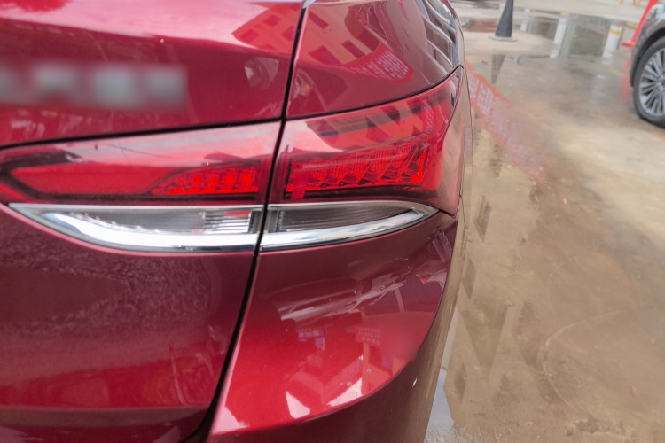 别克 英朗 2021款 改款 典范 1.5L 自动精英型车身外观9